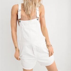 Aerie White Denim Short Overalls Shortall with pockets and raw hem, size XL